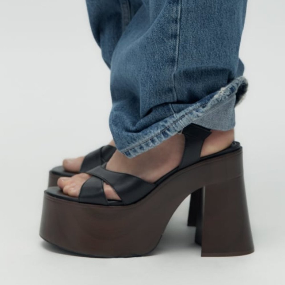 NWT Platform Wood Heel Round Toe Sandals - Picture 2 of 8